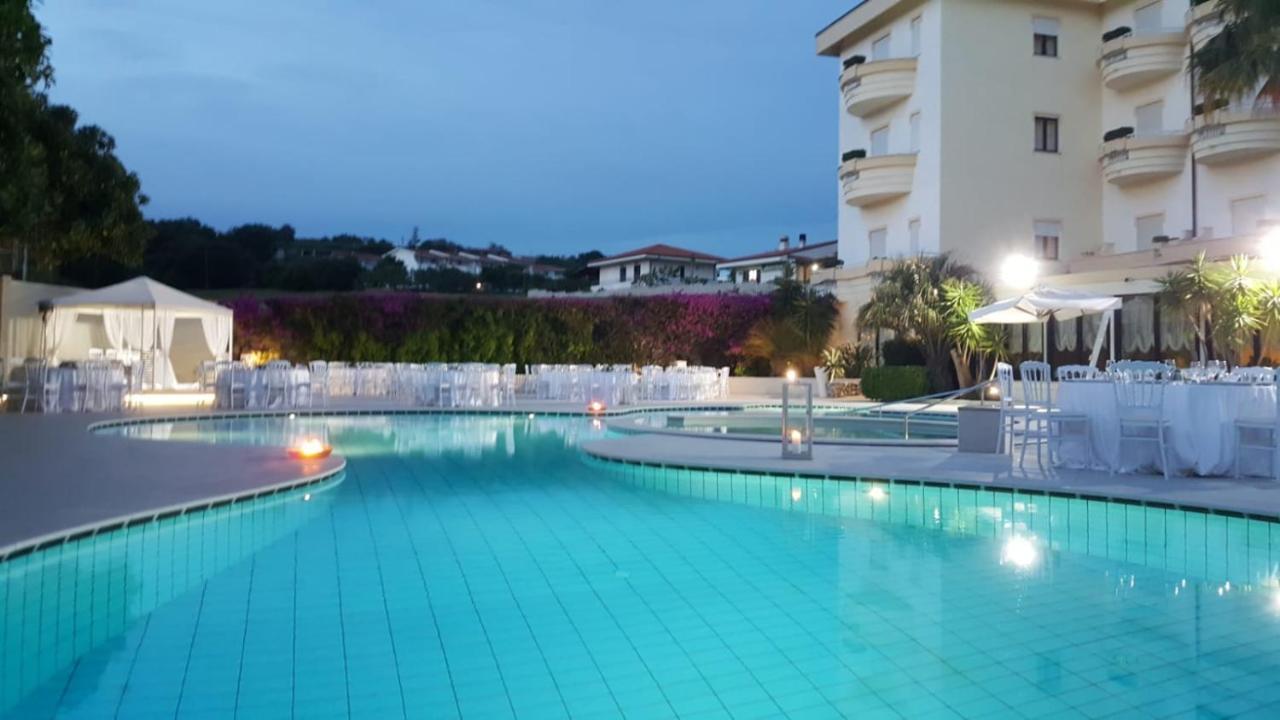 Sunshine Club Hotel Centro Benessere 리카디 외부 사진